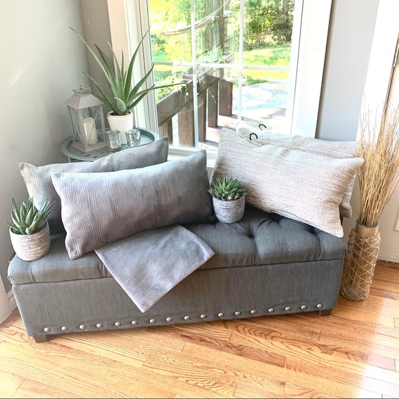 BRAND NEW set of 2 super chic pillows - Picture 3 of 7